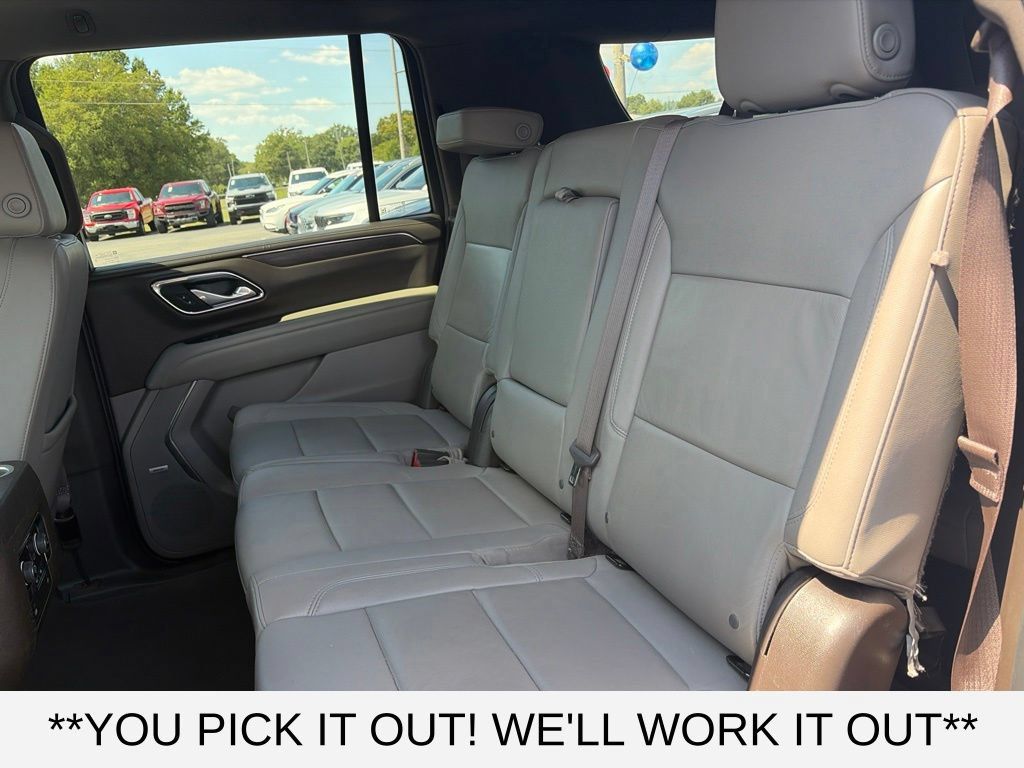 Used 2024 Chevrolet Suburban LT RWD image 10