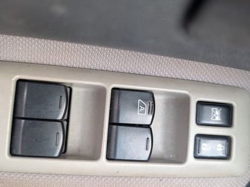 Used 2013 Nissan Rogue S w/ Special Edition Pkg FWD image 28