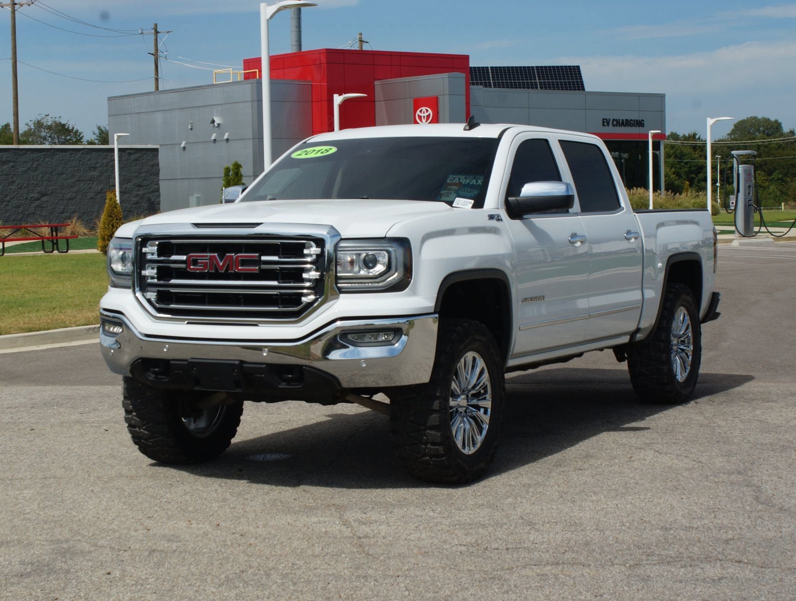 Used 2018 GMC Sierra 1500 SLT w/ SLT Premium Package AWD/4WD image 16