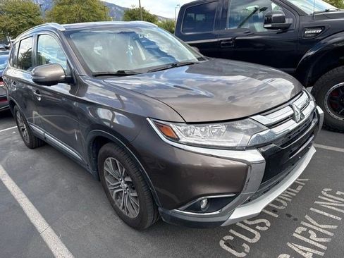 Used 2018 Mitsubishi Outlander ES AWD/4WD image 2