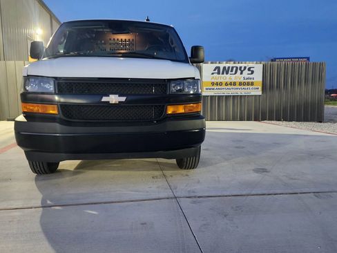 Used 2024 Chevrolet Express 2500 w/ Driver Convenience Package RWD image 3