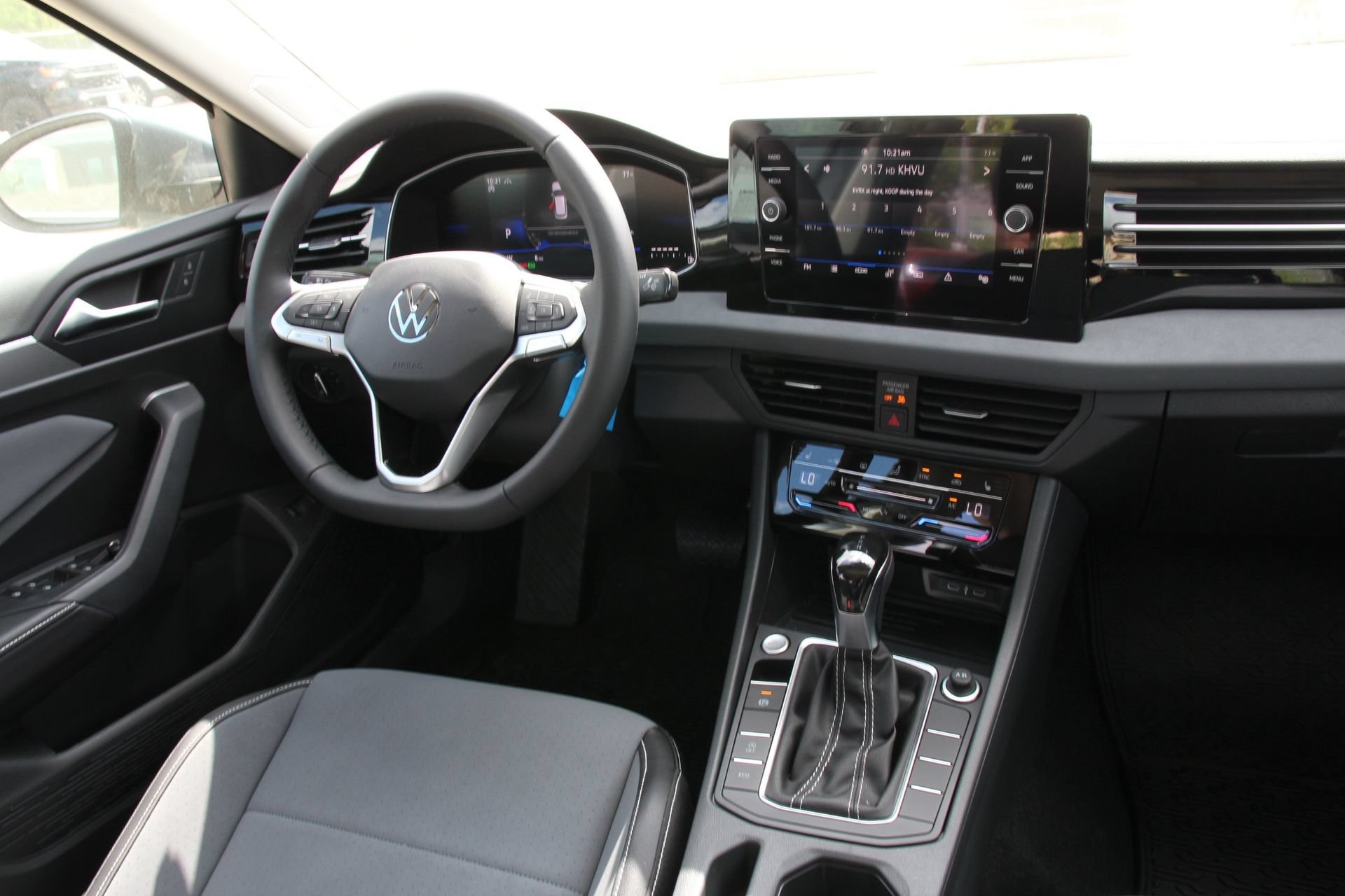 Certified 2026 Volkswagen Jetta SE FWD image 22