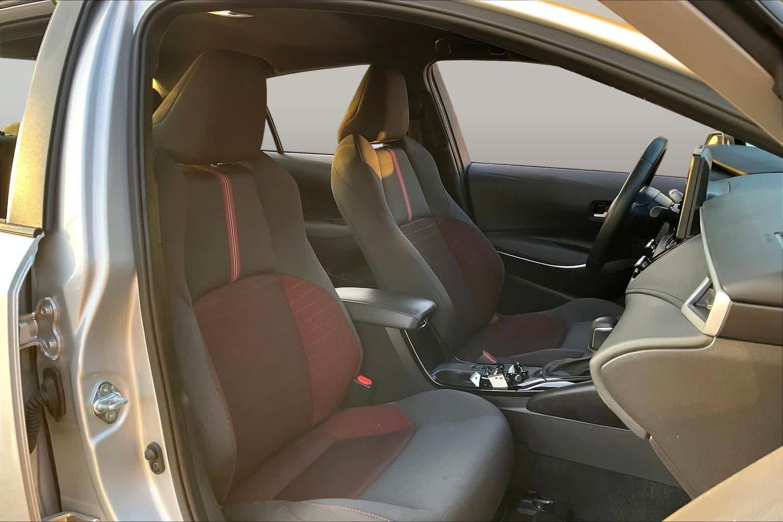 Used 2025 Toyota Corolla SE FWD image 9