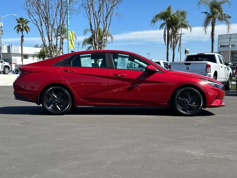 Used 2023 Hyundai Elantra SEL image 3