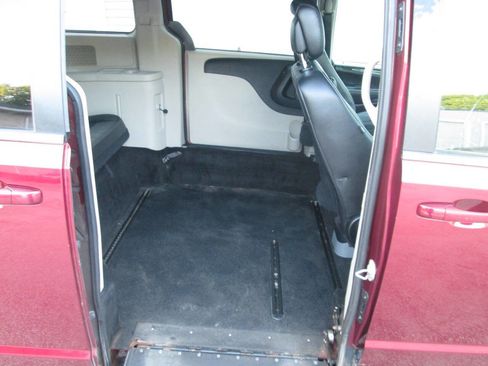 Used 2018 Dodge Grand Caravan SXT FWD image 21