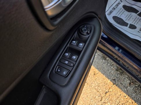 Used 2019 Jeep Compass Latitude w/ Cold Weather Group AWD/4WD image 12
