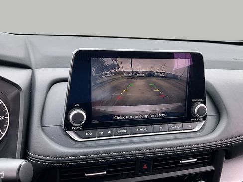 Certified 2025 Nissan Rogue SV FWD image 25