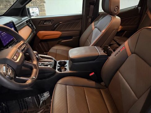 Used 2024 GMC Canyon AT4 w/ AT4 Premium Package AWD/4WD image 10
