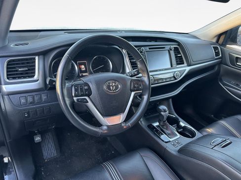 Used 2019 Toyota Highlander SE image 10