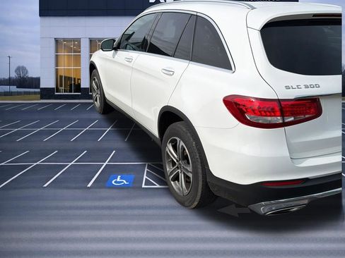 Used 2019 Mercedes-Benz GLC 300 4MATIC image 5