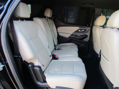 Used 2023 Chevrolet Traverse LS image 13