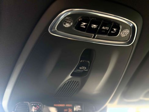 Used 2018 Volvo XC60 T6 R-Design AWD/4WD image 30