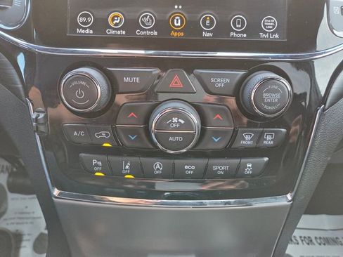 Used 2021 Jeep Grand Cherokee Laredo X AWD/4WD image 31