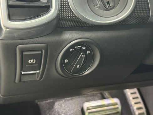 Used 2013 Porsche Cayenne Turbo image 32