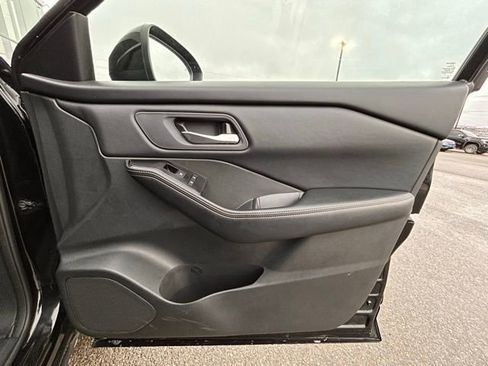 Used 2024 Nissan Rogue SV image 31