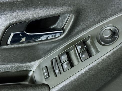 Used 2021 Chevrolet Trax LT w/ Redline Edition image 23