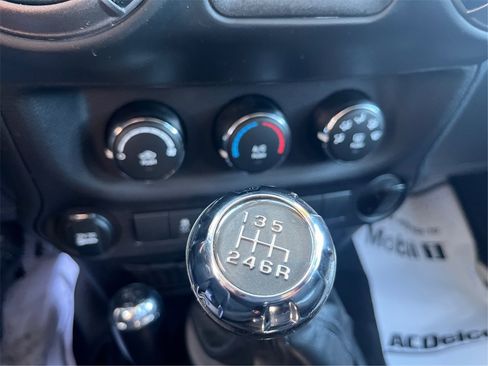 Used 2018 Jeep Wrangler Sport image 29