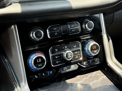 Used 2022 GMC Yukon Denali AWD/4WD image 28