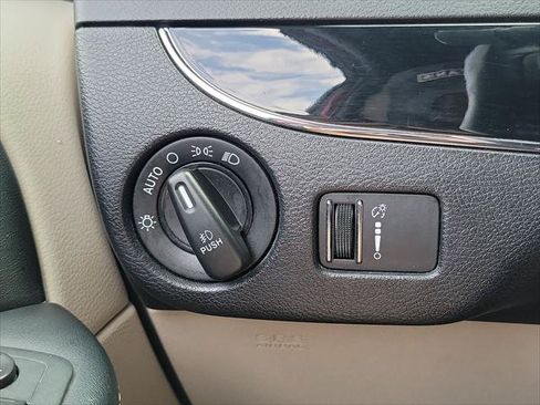 Certified 2020 Dodge Grand Caravan SXT FWD image 11