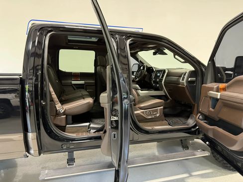 Used 2017 Ford F250 King Ranch w/ King Ranch Ultimate Package AWD/4WD image 11