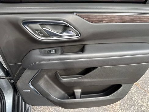 Used 2024 Chevrolet Suburban LT w/ Luxury Package image 31