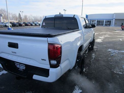 Used 2019 Toyota Tacoma TRD Off-Road image 5