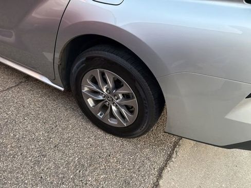 Used 2025 Toyota Sienna LE w/ LE Plus Package image 7