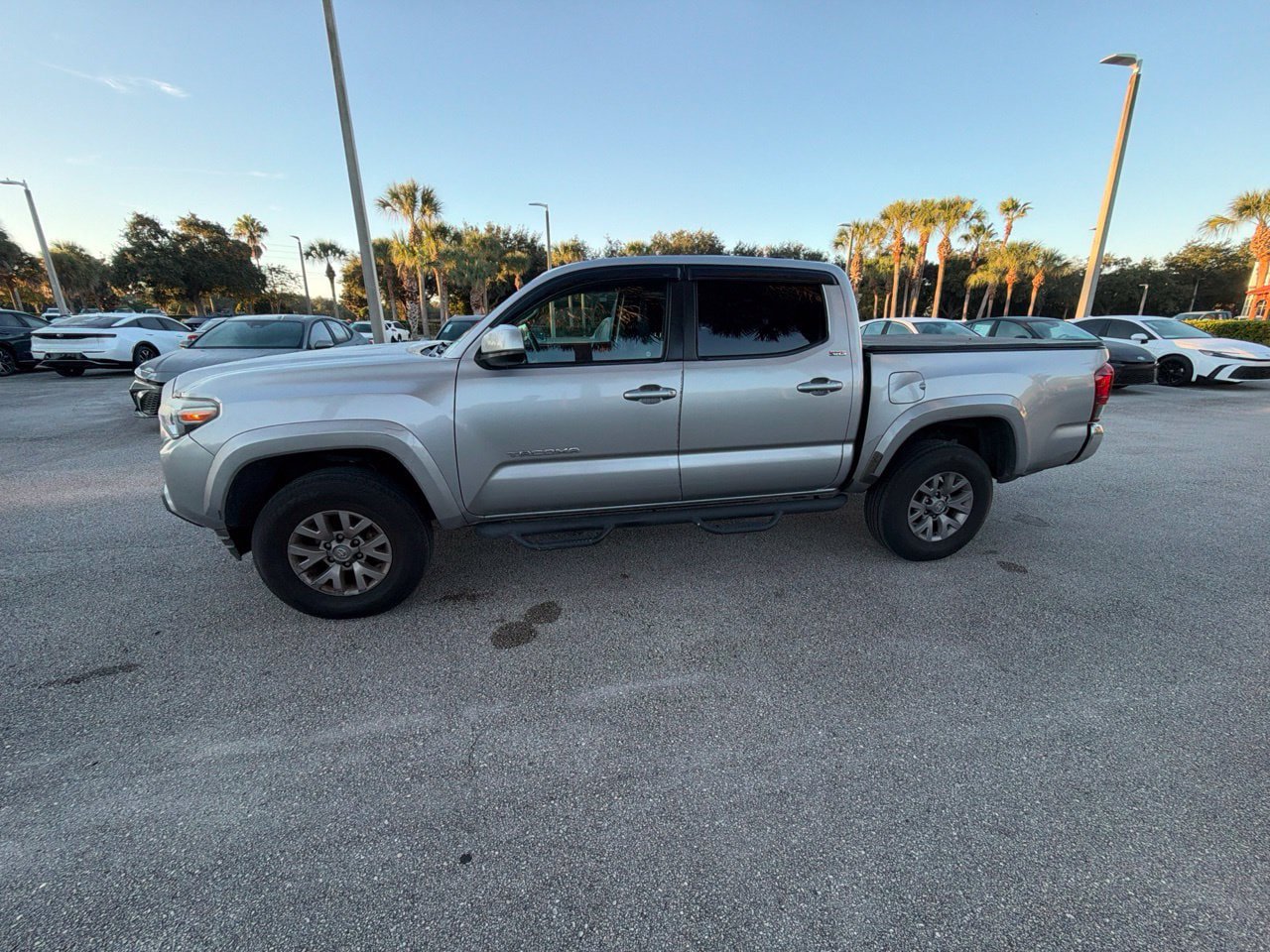 Used 2018 Toyota Tacoma SR5 RWD image 2