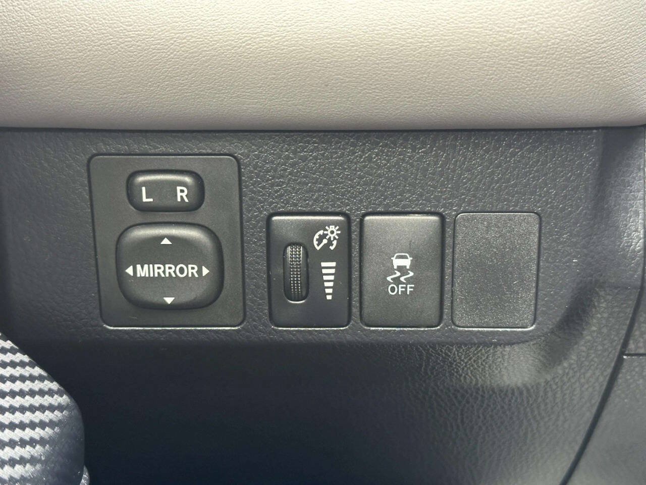 Used 2013 Toyota RAV4 Limited AWD/4WD image 25