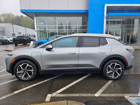 New 2026 Chevrolet Equinox EV LT FWD image 2