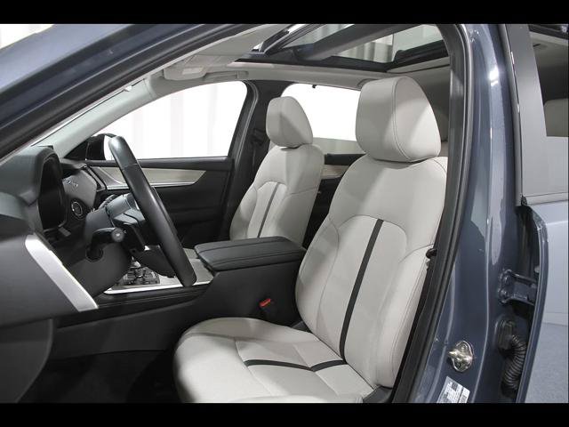 Certified 2025 MAZDA CX-70 Plug-In Hybrid w/ Premium Pkg AWD/4WD image 5