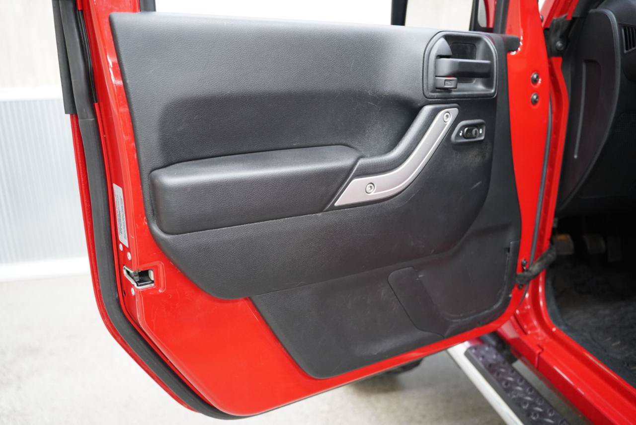 Used 2017 Jeep Wrangler Unlimited Sahara w/ Dual Top Group AWD/4WD image 14