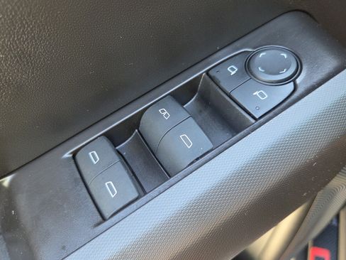 Used 2025 Chevrolet Colorado LT RWD image 36