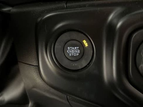 Used 2022 Jeep Gladiator Sport image 10