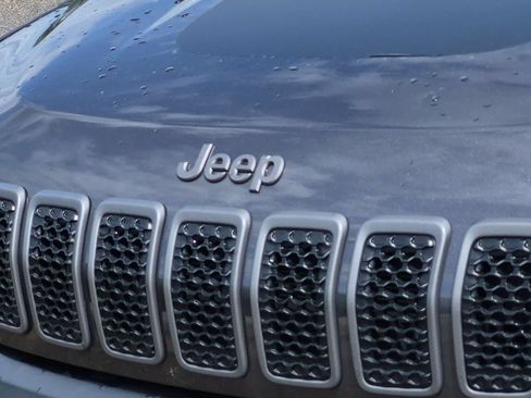 Used 2020 Jeep Cherokee Trailhawk w/ Cold Weather Group AWD/4WD image 12