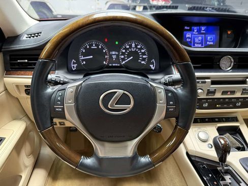 Used 2013 Lexus ES 350 w/ Luxury Pkg FWD image 12