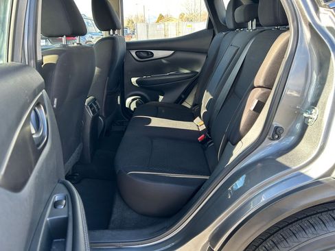 Used 2021 Nissan Rogue Sport S image 23