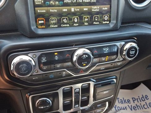 Used 2023 Jeep Wrangler Unlimited Sahara w/ Cold Weather Group AWD/4WD image 17