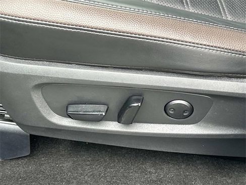 Used 2025 Nissan Pathfinder Platinum w/ Cargo Package image 14