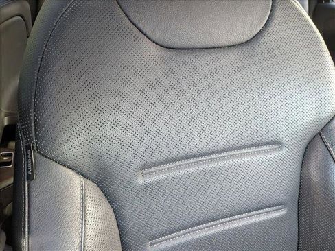 Used 2023 Mercedes-Benz EQB 300 4MATIC image 18
