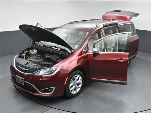 Used 2020 Chrysler Pacifica Limited w/ Advanced Safetytec Group image 54