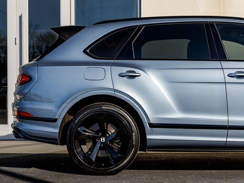 Used 2023 Bentley Bentayga image 35