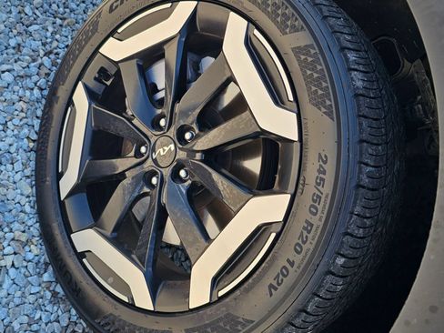 Used 2025 Kia Telluride S FWD image 4