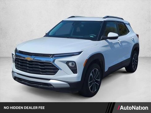 Used 2025 Chevrolet TrailBlazer LT FWD image 1