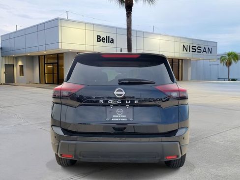 Used 2025 Nissan Rogue SV FWD image 5