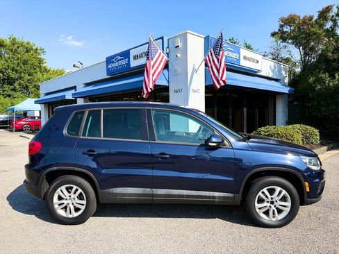 Used 2012 Volkswagen Tiguan LE FWD image 22