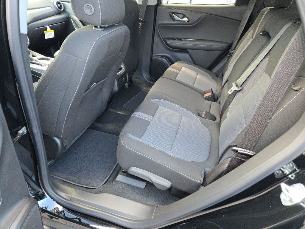 New 2026 Chevrolet Blazer LT w/ Convenience Package FWD image 22