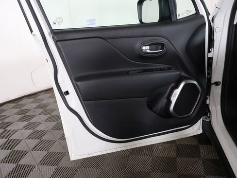 Used 2022 Jeep Renegade Latitude w/ Convenience Group AWD/4WD image 21