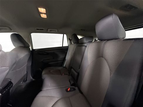 Certified 2025 Toyota Highlander LE FWD image 28