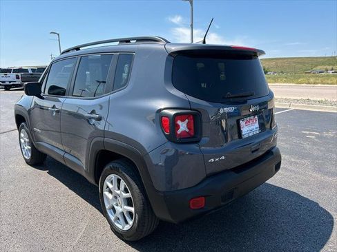 Certified 2022 Jeep Renegade Latitude w/ Convenience Group AWD/4WD image 8